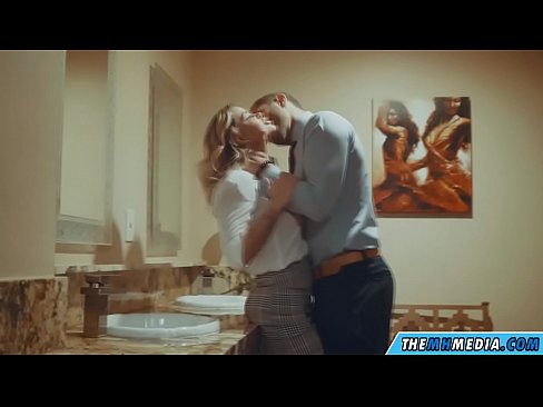 ❤️ Quando una bionda formosa ti seduce in un bagno pubblico ☑ Sessoal it.f150pulse.top ️❤